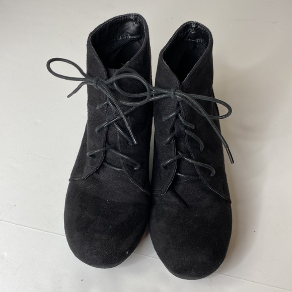 Charles Albert Black Wedge Lace-up Booties size 7 - Picture 2 of 10
